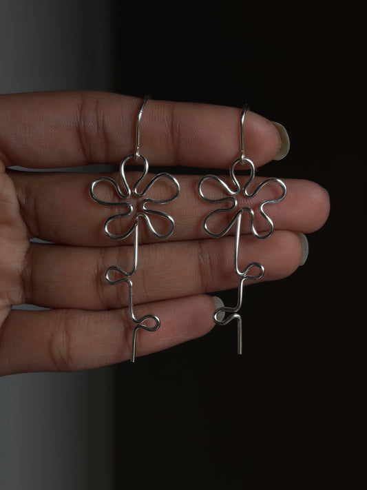 Flower Stem Wire Earrings 🤍