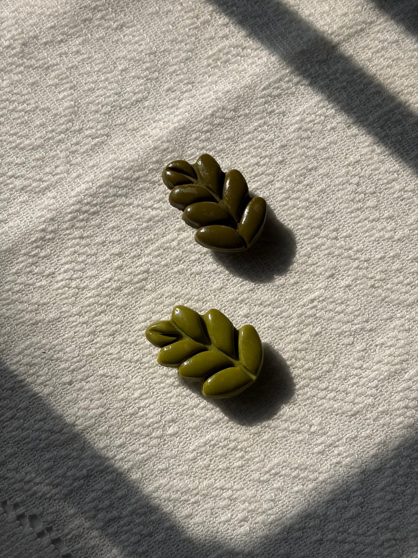 Green Leaf Magnets/Pins 🍃✨