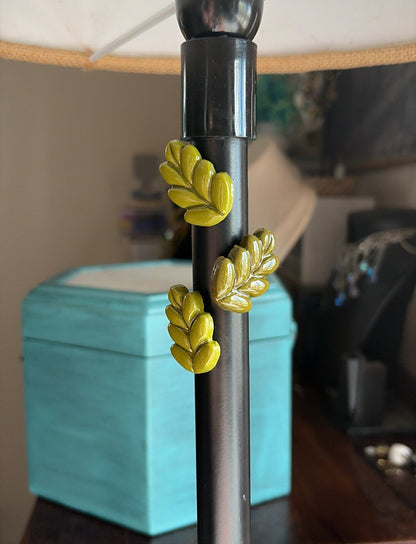 Green Leaf Magnets/Pins 🍃✨