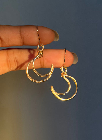 Minimal Moon Earrings 🌙