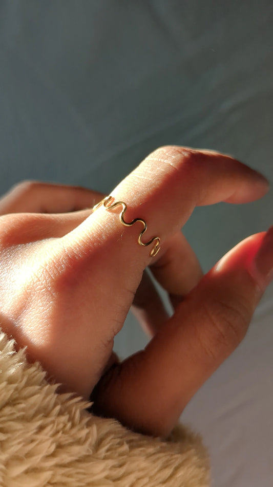 Minimalist Wave Ring ✨