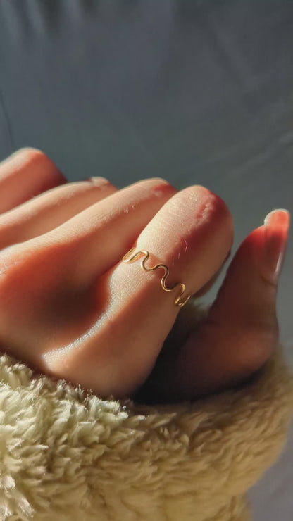 Minimalist Wave Ring ✨